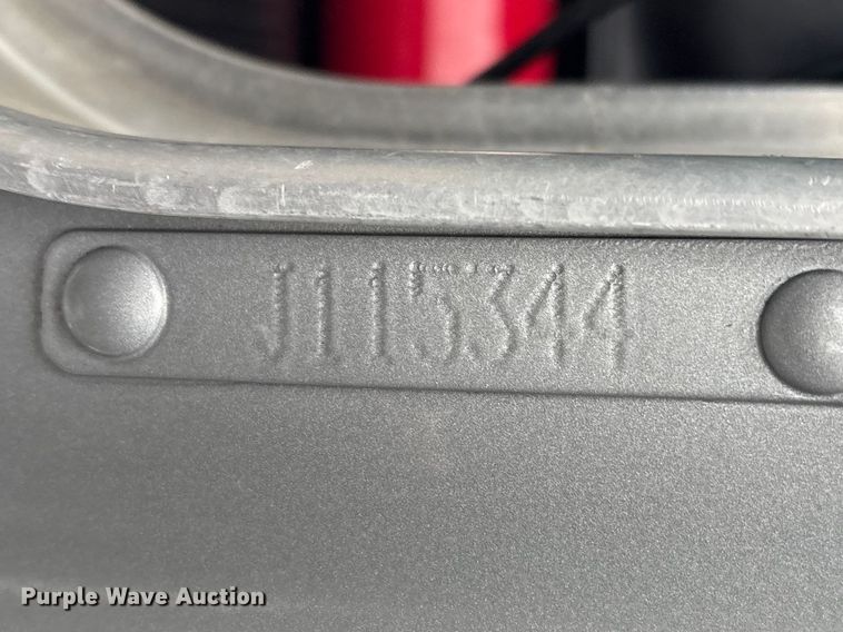 image for item EG8918 2005 Kenworth T800 semi truck