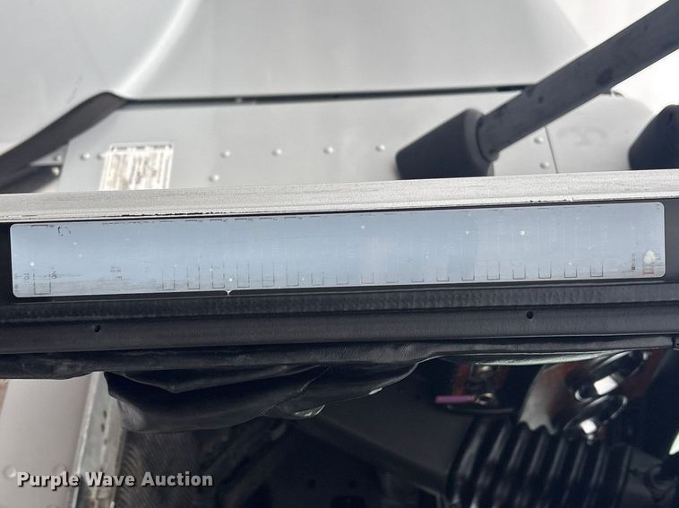 image for item EG8918 2005 Kenworth T800 semi truck