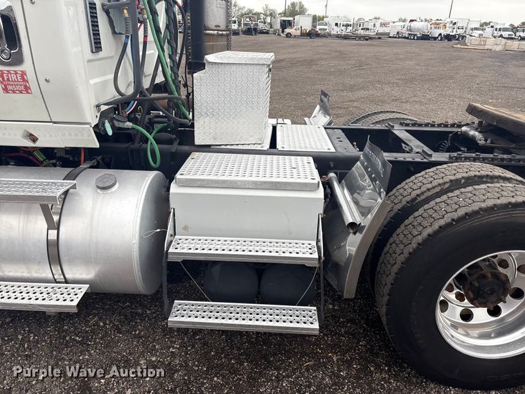image for item EG8935 2012 International ProStar Plus semi truck