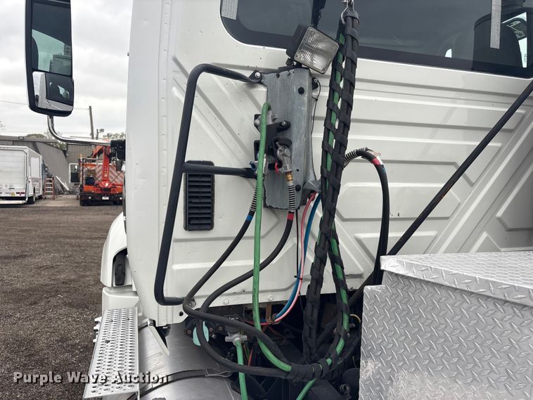 image for item EG8935 2012 International ProStar Plus semi truck