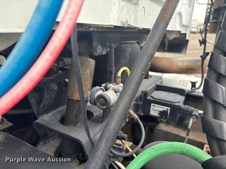 image for item EG8935 2012 International ProStar Plus semi truck