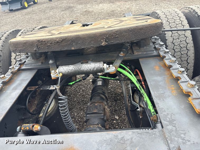 image for item EG8935 2012 International ProStar Plus semi truck