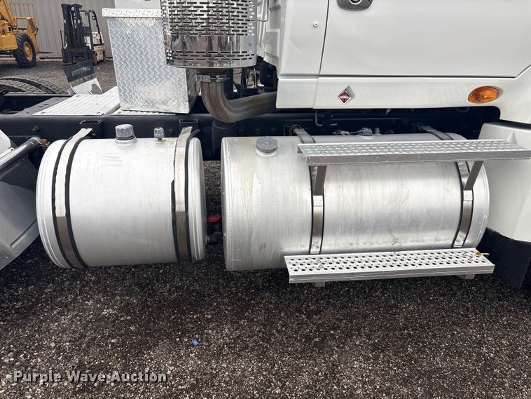 image for item EG8935 2012 International ProStar Plus semi truck