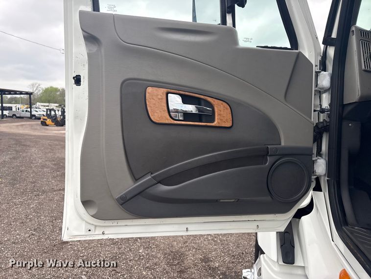 image for item EG8935 2012 International ProStar Plus semi truck