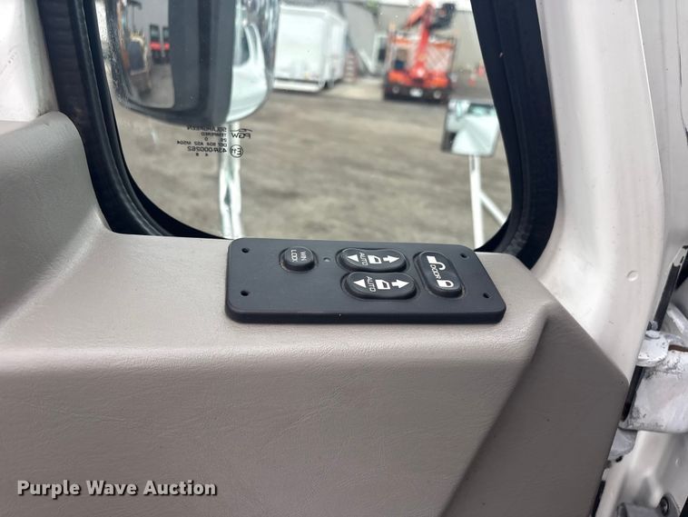 image for item EG8935 2012 International ProStar Plus semi truck