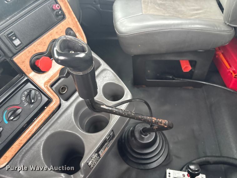 image for item EG8935 2012 International ProStar Plus semi truck