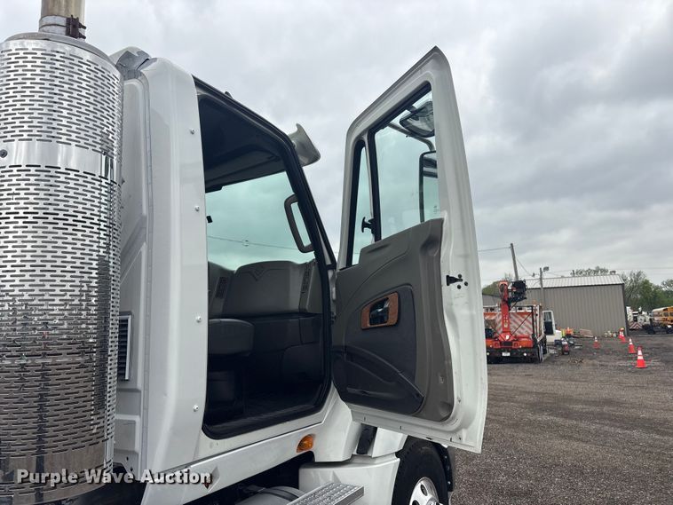 image for item EG8935 2012 International ProStar Plus semi truck
