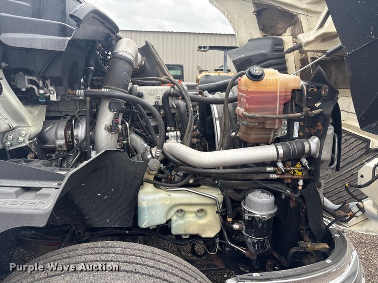 image for item EG8935 2012 International ProStar Plus semi truck