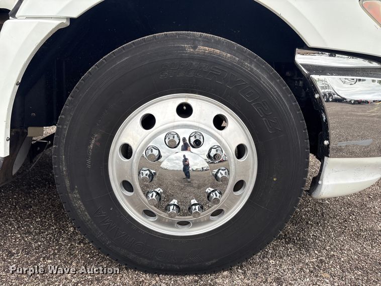 image for item EG8935 2012 International ProStar Plus semi truck