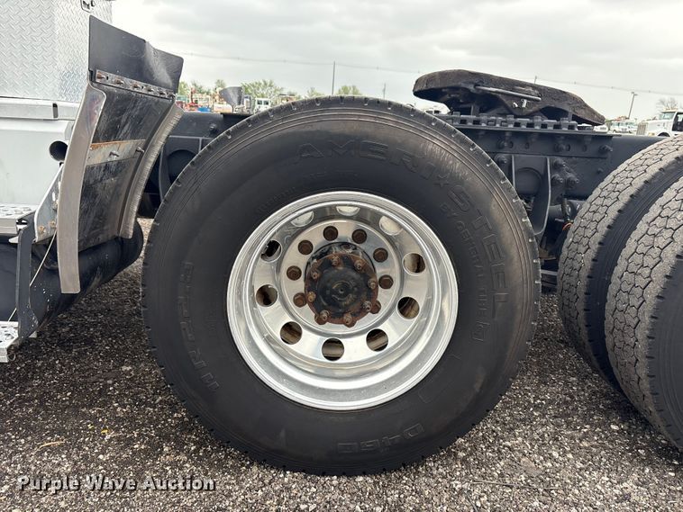 image for item EG8935 2012 International ProStar Plus semi truck