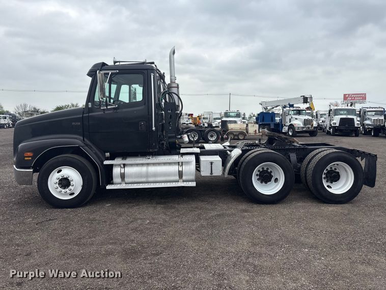 image for item EG8937 2000 Freightliner FL112 semi truck