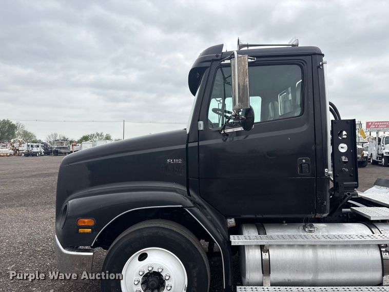 image for item EG8937 2000 Freightliner FL112 semi truck