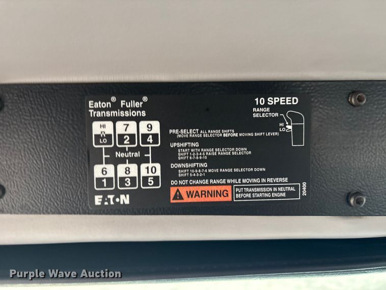image for item EG8937 2000 Freightliner FL112 semi truck