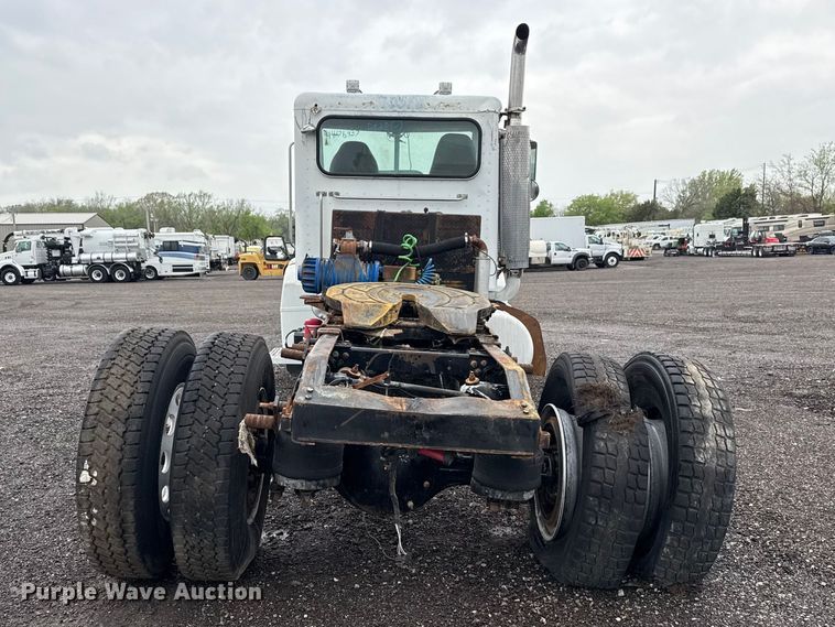 image for item EG8942 2003 Peterbilt 385 semi truck
