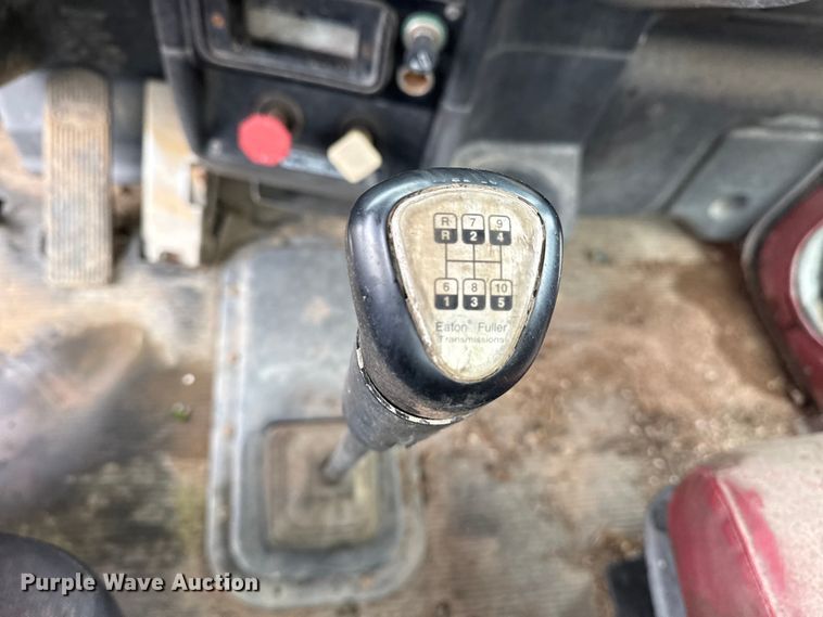 image for item EG8942 2003 Peterbilt 385 semi truck