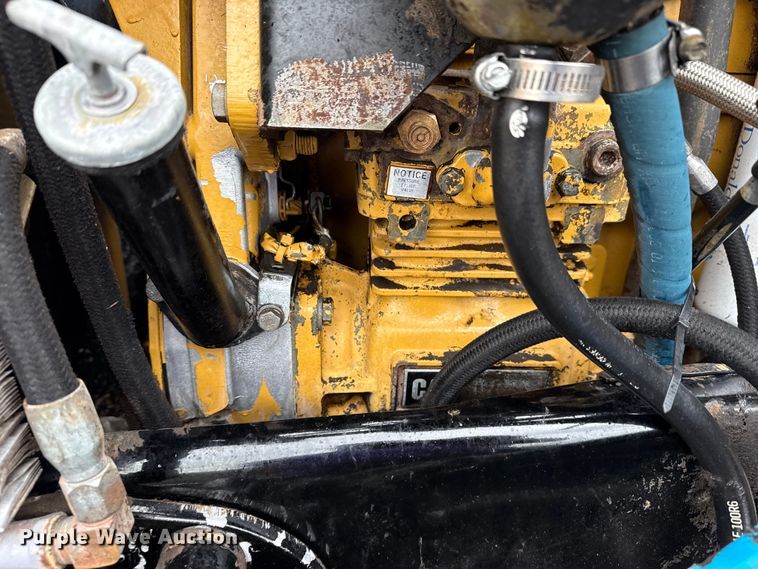 image for item EG8942 2003 Peterbilt 385 semi truck