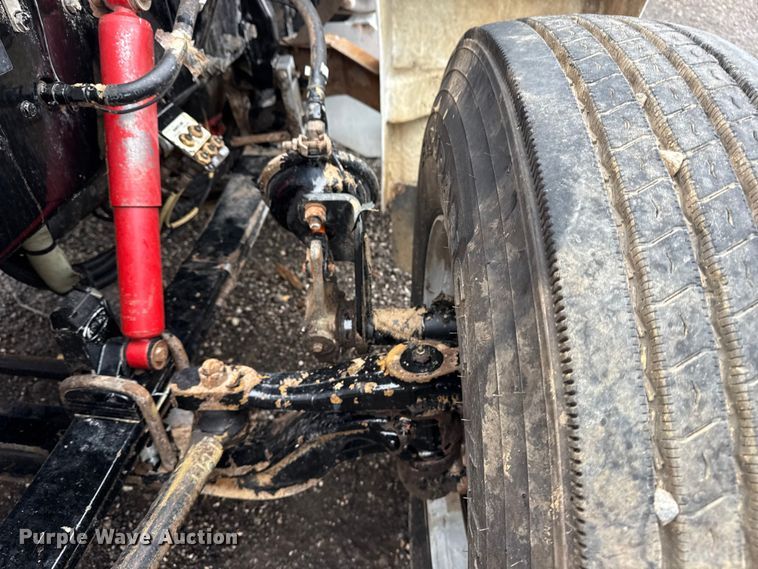 image for item EG8942 2003 Peterbilt 385 semi truck