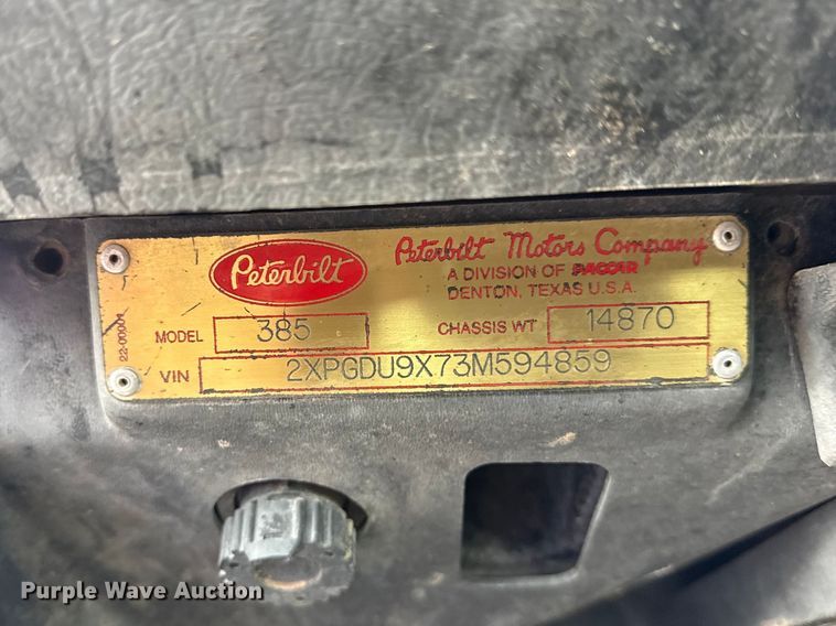 image for item EG8942 2003 Peterbilt 385 semi truck