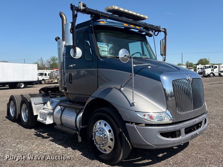 image for item EG8948 2008 International TranStar 8600 semi truck
