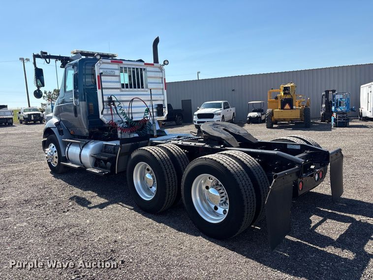 image for item EG8948 2008 International TranStar 8600 semi truck