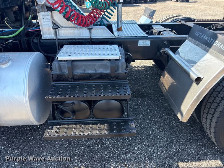 image for item EG8948 2008 International TranStar 8600 semi truck