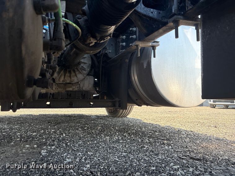 image for item EG8948 2008 International TranStar 8600 semi truck