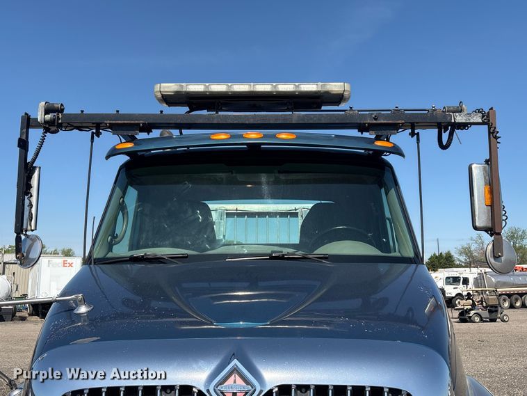 image for item EG8948 2008 International TranStar 8600 semi truck