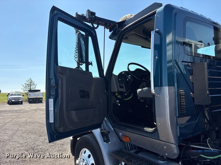 image for item EG8948 2008 International TranStar 8600 semi truck