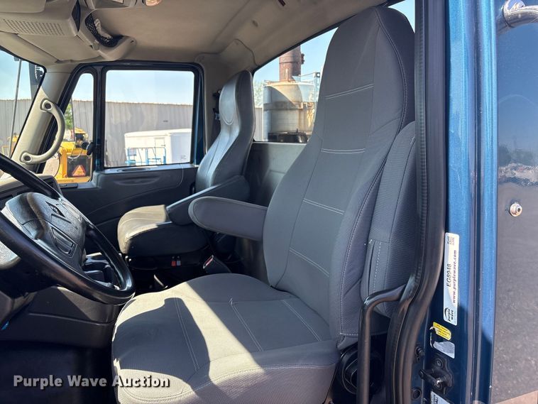 image for item EG8948 2008 International TranStar 8600 semi truck