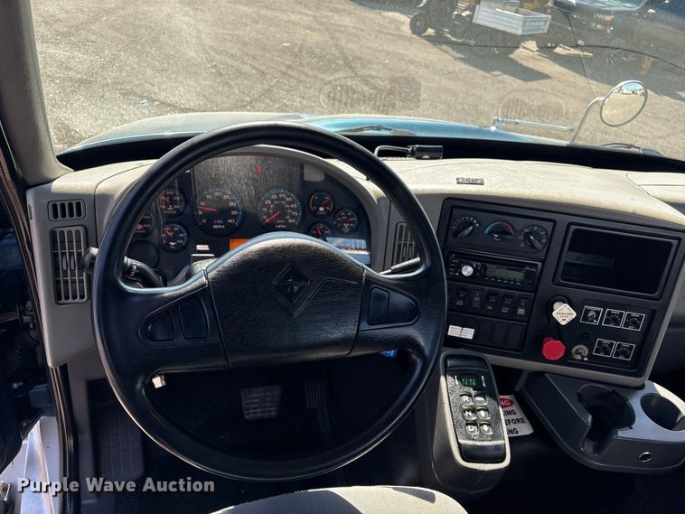 image for item EG8948 2008 International TranStar 8600 semi truck