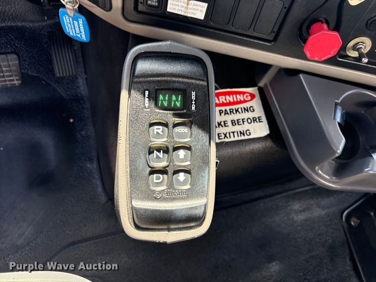image for item EG8948 2008 International TranStar 8600 semi truck