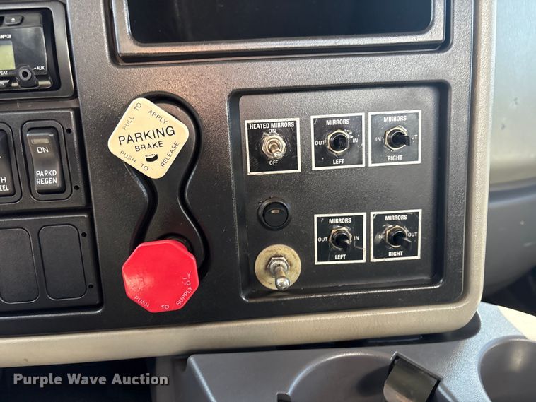 image for item EG8948 2008 International TranStar 8600 semi truck