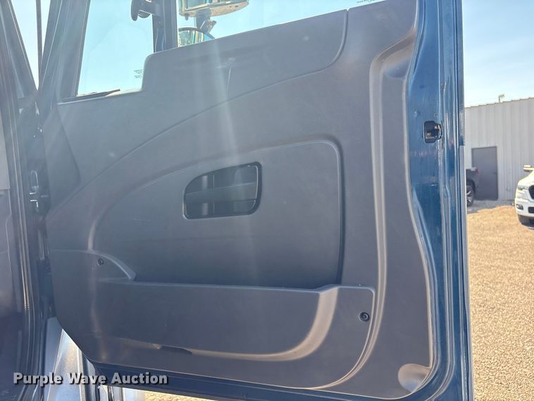 image for item EG8948 2008 International TranStar 8600 semi truck