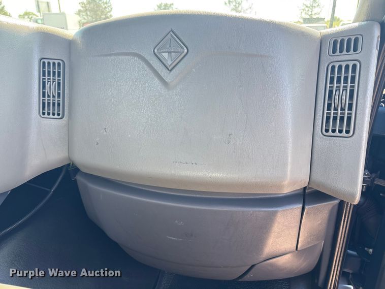 image for item EG8948 2008 International TranStar 8600 semi truck