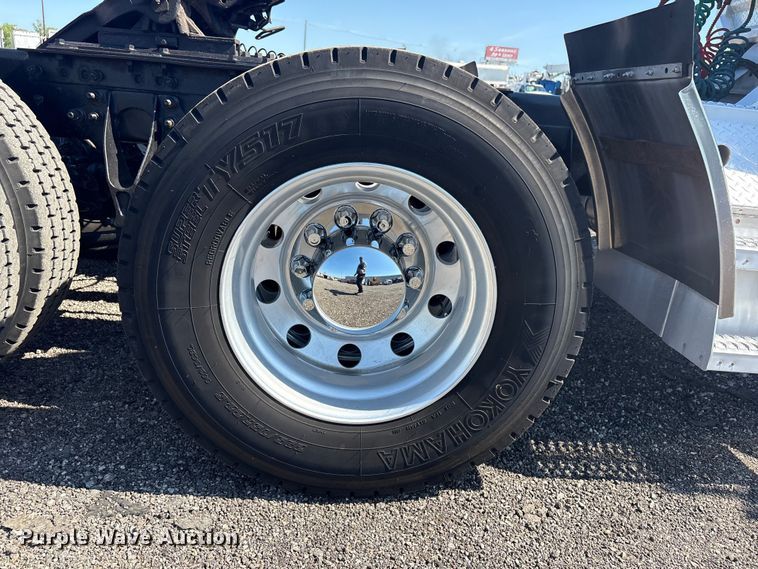image for item EG8948 2008 International TranStar 8600 semi truck