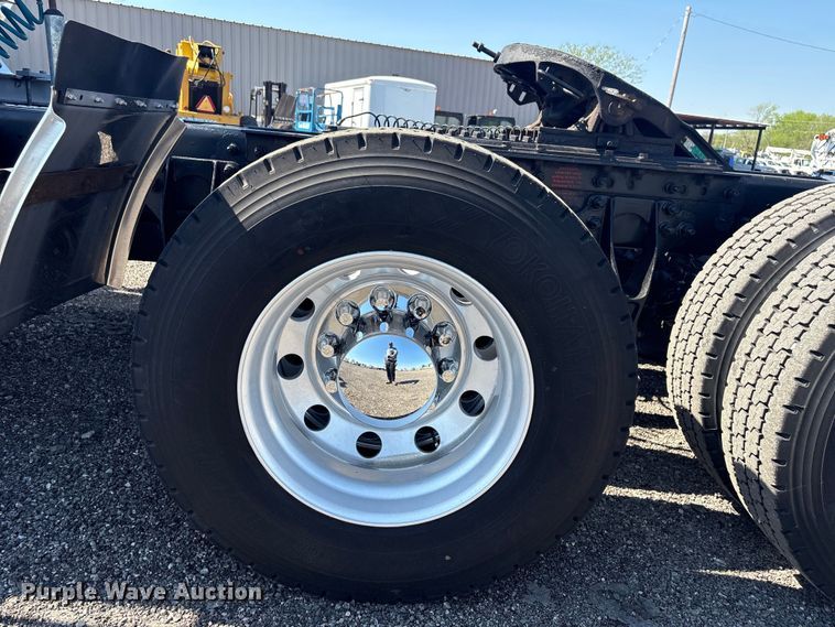 image for item EG8948 2008 International TranStar 8600 semi truck
