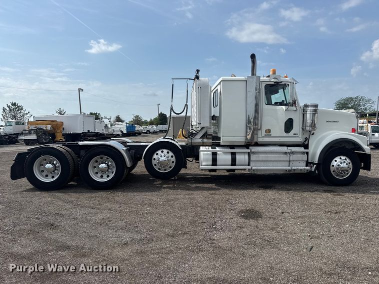 image for item EG8997 2012 Western Star 4900 semi truck