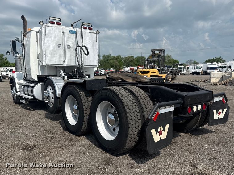 image for item EG8997 2012 Western Star 4900 semi truck