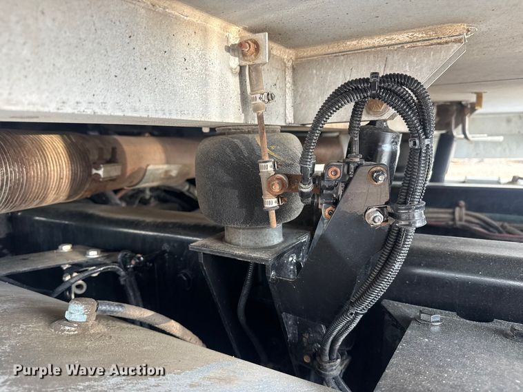 image for item EG8997 2012 Western Star 4900 semi truck