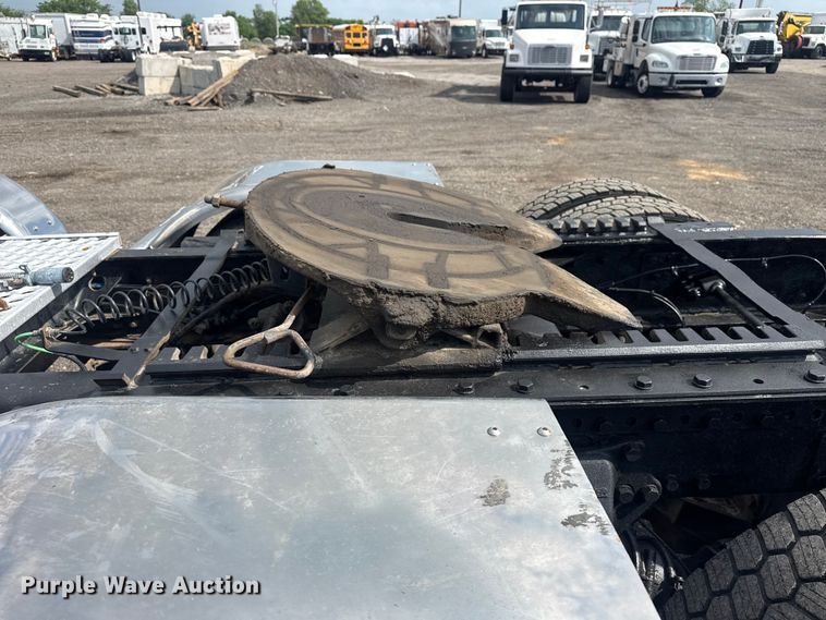 image for item EG8997 2012 Western Star 4900 semi truck