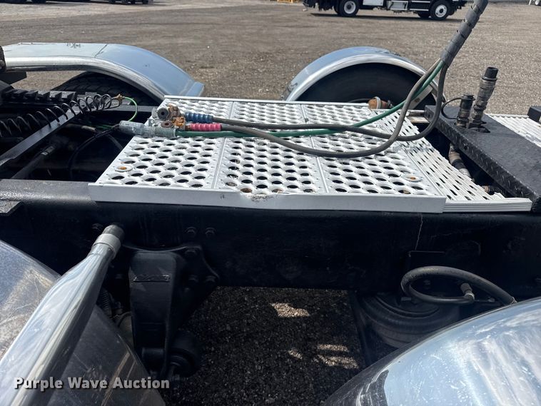 image for item EG8997 2012 Western Star 4900 semi truck