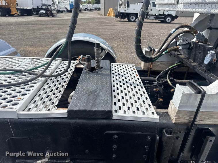 image for item EG8997 2012 Western Star 4900 semi truck