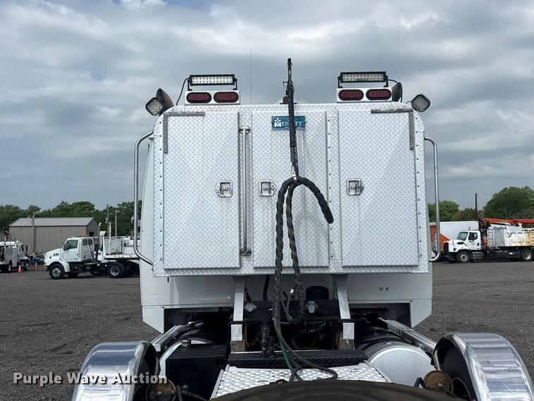 image for item EG8997 2012 Western Star 4900 semi truck
