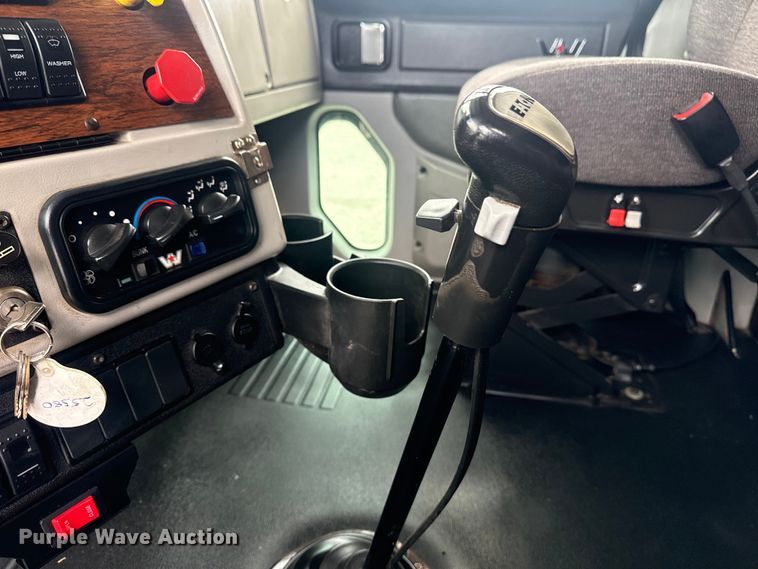image for item EG8997 2012 Western Star 4900 semi truck
