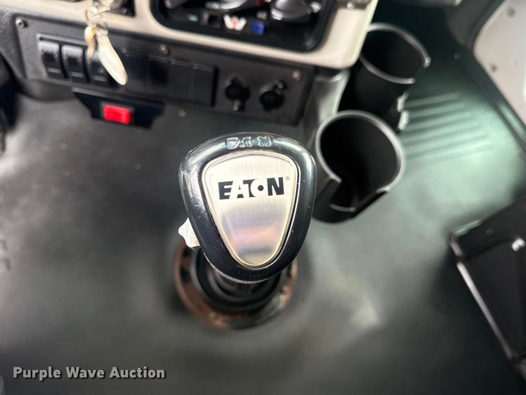image for item EG8997 2012 Western Star 4900 semi truck