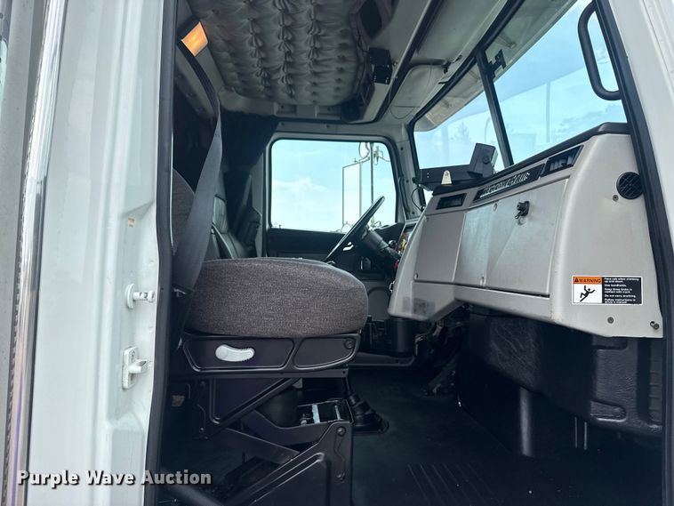 image for item EG8997 2012 Western Star 4900 semi truck