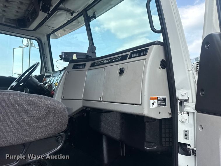 image for item EG8997 2012 Western Star 4900 semi truck