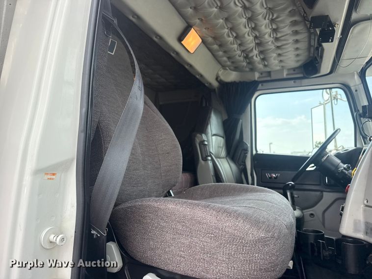 image for item EG8997 2012 Western Star 4900 semi truck