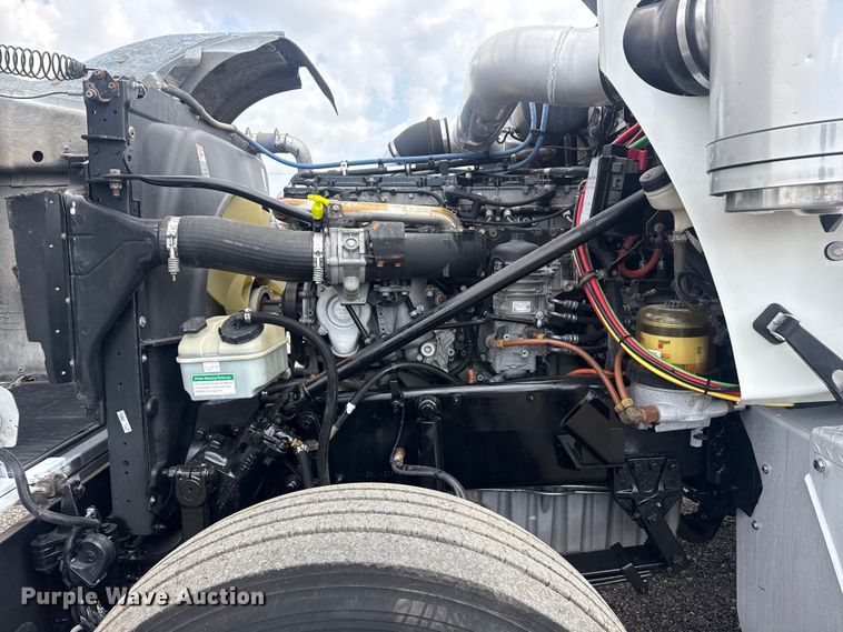 image for item EG8997 2012 Western Star 4900 semi truck