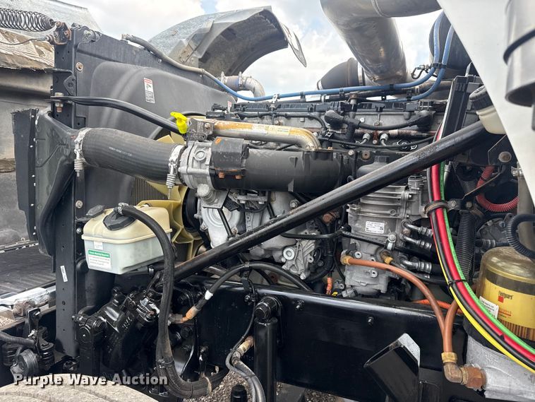 image for item EG8997 2012 Western Star 4900 semi truck